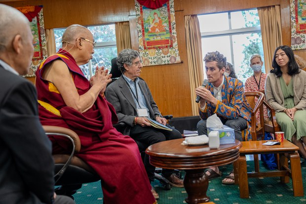 འགྲོ་བ་མིའི་རིགས་ནི་ཨ་མའི་བྱམས་བརྩེ་ལས་འཁྲུངས་པ་ཡིན་པས། ང་ཚོར་སྙིང་རྗེའི་ཚོར་བ་དང་ས་བོན་ཡོད་པ་དེ་ཕན་རླབས་ཆེན་པོ་ཡིན་ཞེས། ༧གོང་ས་མཆོག་གིས་བཀའ་སྩལ་བ། འགྲོ་བ་མིའི་རིགས་ནི་ཨ་མའི་བྱམས་བརྩེ་ལས་འཁྲུངས་པ་ཡིན་པས། ང་ཚོར་སྙིང་རྗེའི་ཚོར་བ་དང་ས་བོན་ཡོད་པ་དེ་ཕན་རླབས་ཆེན་པོ་ཡིན་ཞེས། ༧གོང་ས་མཆོག་གིས་བཀའ་སྩལ་བ།