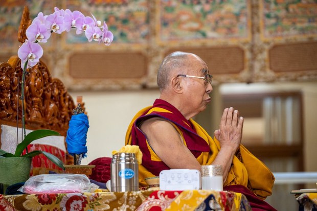 རྒྱ་གར་དང་ལྷོ་ཀོ་རི་ཡའི་ནང་གི་མི་ཤི་སྐྱོན་ཆགས་ཀྱི་དོན་རྐྱེན་ཐད་༧གོང་ས་མཆོག་གིས་ཐུགས་གསོ་མཛད་འདུག