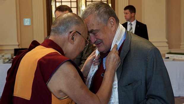 ༧གོང་ས་མཆོག་གིས་ཅེག་སྤྱི་མཐུན་རྒྱལ་ཁབ་ཀྱི་བློན་ཆེན་ཟུར་པ་ཞིག་དགོངས་པ་རྫོགས་པར་ཐུགས་གསོ་མཛད་འདུག