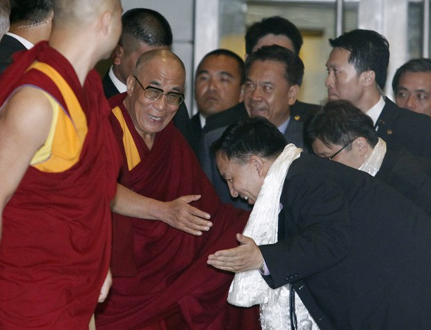 བོད་མིའི་དབུ་ཁྲིད་༧གོང་ས་མཆོག་ནས་ཐེ་ཝན་གྱི་སྲིད་འཛིན་ལེའེ་ཆིང་ཏེ་ཡིས་སྲིད་འཛིན་ལས་ཁུར་གྱི་དམ་འབུལ་ཞུས་པར།འཚམས་འདྲིའི་གསུང་འཕྲིན་ཕེབས་ཡོད་པ། བོད་མིའི་དབུ་ཁྲིད་༧གོང་ས་མཆོག་ནས་ཐེ་ཝན་གྱི་སྲིད་འཛིན་ལེའེ་ཆིང་ཏེ་ཡིས་སྲིད་འཛིན་ལས་ཁུར་གྱི་དམ་འབུལ་ཞུས་པར།འཚམས་འདྲིའི་གསུང་འཕྲིན་ཕེབས་ཡོད་པ།