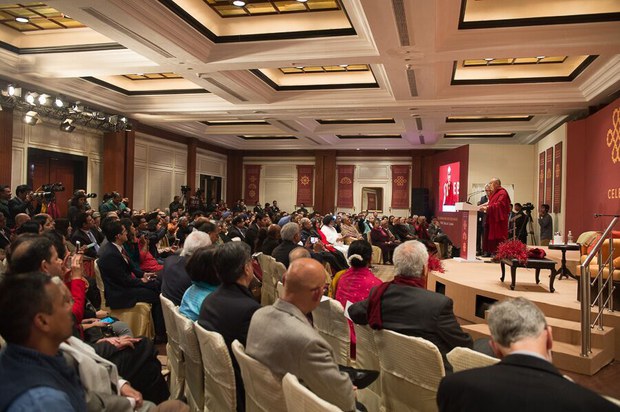 རྒྱ་གར་གྱི་གནད་ཡོད་མི་སྣ་ཚོས་༧གོང་ས་མཆོག་ལ་གྱ་སྟོན་བཤམས་སྐབས། ༢༠༡༦།༡།༤