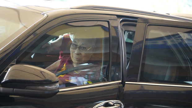 ༸གོང་ས་མཆོག་བཞུགས་སྒར་ནས་ཆིབས་ཐོན་མཛད་པ།