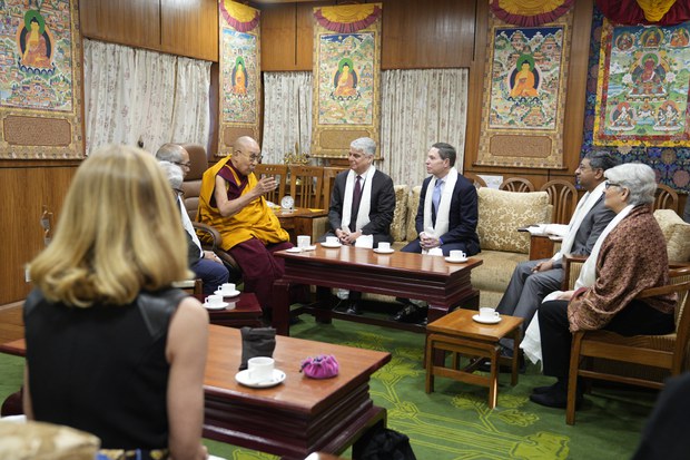 ཤེས་ཡོན་གྱི་ནང་རྒྱ་གར་གནའ་རབས་ཀྱི་འཚེ་བ་མེད་པ་དང་བྱམས་བརྩེའི་ཉམས་ལེན་བཅུག་དགོས་པ་རེད་ཅེས། ༧གོང་ས་མཆོག་གིས་བཀའ་སྩལ་ཡོད་པ།