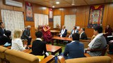 ཡོ་རོབ་གྲོས་ཚོགས་འཐུས་མིའི་སྐུ་ཚབ་ཚོགས་ཆུང་གིས་བཞུགས་སྒར་ཕོ་བྲང་དུ་༧གོང་ས་མཆོག་དང་མཇལ་མོལ་སྐབས། ༢༠༡༨།༥།༩