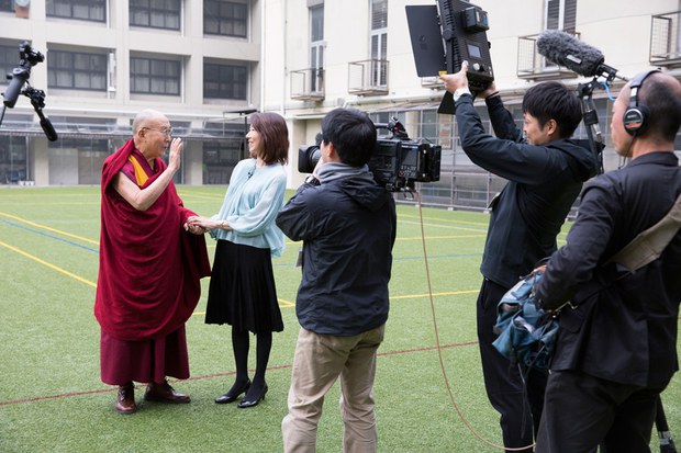༧གོང་ས་མཆོག་ལ་ཉི་ཧོང་གི་གསར་འགོད་པས་བཀའ་འདྲི་གནང་སྐབས། ༢༠༡༦།༡༡།༡༠