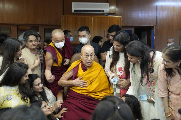 ༧གོང་ས་མཆོག་ནས་རྒྱ་གར་གྱི་བཟོ་ཚོང་མཉམ་འབྲེལ་ཚོགས་པའི་ཡན་ལག་གི་བུད་མེད་ཀྱི་རུ་ཁག་ཅིག་ལ། ཨ་མའི་བྱམས་བརྩེ་ནི་བདེ་སྐྱིད་ཀྱི་འབྱུང་ཁུངས་ཡིན་པར་བཀའ་སློབ་སྩལ་ཡོད་པ། ༧གོང་ས་མཆོག་ནས་རྒྱ་གར་གྱི་བཟོ་ཚོང་མཉམ་འབྲེལ་ཚོགས་པའི་ཡན་ལག་གི་བུད་མེད་ཀྱི་རུ་ཁག་ཅིག་ལ། ཨ་མའི་བྱམས་བརྩེ་ནི་བདེ་སྐྱིད་ཀྱི་འབྱུང་ཁུངས་ཡིན་པར་བཀའ་སློབ་སྩལ་ཡོད་པ།