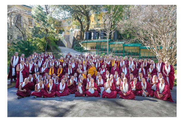 ༸གོང་ས་༸སྐྱབས་མགོན་ཆེན་པོ་མཆོག་གིས་རྣམ་གྲྭའི་དགེ་འདུན་པ་བགྲེས་པ་དང་དགའ་ལྡན་ཕོ་བྲང་གི་ལས་བྱེད་ཚོར་མཇལ་ཁ་སྩལ་བའི་སྐབས་ལས་སྨོན་དབང་གིས་༸རྒྱལ་བའི་ཞབས་ཞུ་བསྒྲུབ་རྒྱུ་བྱུང་བ་སྐལ་བ་བཟང་པོ་ཡིན་པ་བཀའ་སྩལ་འདུག ༸གོང་ས་༸སྐྱབས་མགོན་ཆེན་པོ་མཆོག་གིས་རྣམ་གྲྭའི་དགེ་འདུན་པ་བགྲེས་པ་དང་དགའ་ལྡན་ཕོ་བྲང་གི་ལས་བྱེད་ཚོར་མཇལ་ཁ་སྩལ་བའི་སྐབས་ལས་སྨོན་དབང་གིས་༸རྒྱལ་བའི་ཞབས་ཞུ་བསྒྲུབ་རྒྱུ་བྱུང་བ་སྐལ་བ་བཟང་པོ་ཡིན་པ་བཀའ་སྩལ་འདུག