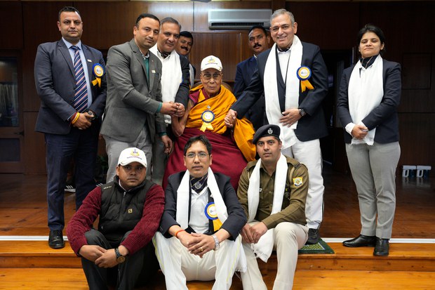 ༸གོང་ས་མཆོག་གིས། ཧི་མ་ཅལ་མངའ་སྡེའི་ཉེན་རྟོག་སྤྱི་ཁྱབ་པར་མཇལ་ཁ་སྩལ་བ།