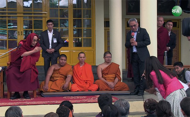 ༧གོང་ས་མཆོག་གིས་ཕྱི་རྒྱལ་ཡུལ་སྐོར་སྤྲོ་འཆམ་པ་ཆིག་སྟོང་བརྒལ་བར་མཇལ་ཁ་དང་བཀའ་སློབ་བསྩལ་སྐབས། ༢༠༡༨།༤།༡༦ ༧གོང་ས་མཆོག་གིས་ཕྱི་རྒྱལ་ཡུལ་སྐོར་སྤྲོ་འཆམ་པ་ཆིག་སྟོང་བརྒལ་བར་མཇལ་ཁ་དང་བཀའ་སློབ་བསྩལ་སྐབས། ༢༠༡༨།༤།༡༦