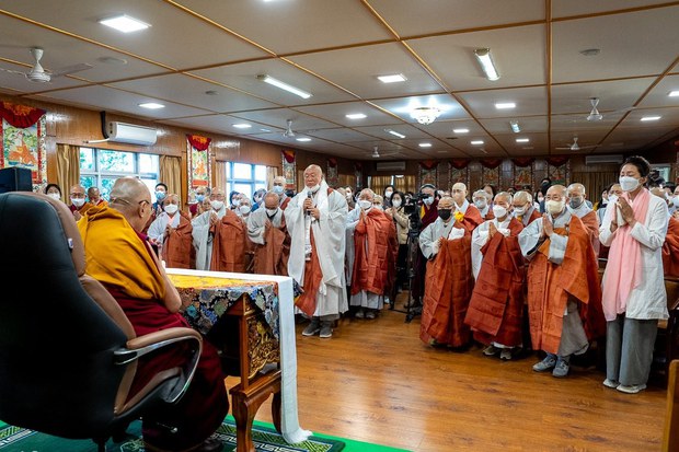 སེམས་ཀྱི་བདེ་སྐྱིད་ནི་སྨོན་ལམ་བརྒྱབ་ནས་འགྲུབ་རྒྱུ་མེད་ཅེས། ༸གོང་ས་མཆོག་གིས་ལྷོ་ཀོ་རི་ཡའི་དད་ལྡན་བརྒྱ་ཕྲག་བརྒལ་བར་བཀའ་སྩལ་བ།