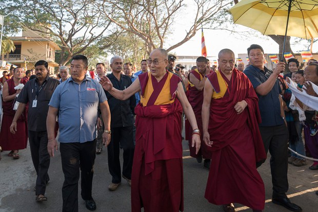 ༧གོང་ས་མཆོག་འབྲས་སྤུངས་བློ་གསལ་གླིང་ལ་ཞབས་ཐང་དུ་ཕེབས་བཞིན་པ། ༢༠༡༦།༡༢།༡༩