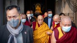 ༧གོང་ས་མཆོག་རྡོ་རྗེ་གདན་དུ་རྒྱལ་སྤྱིའི་དགེ་འདུན་པའི་ལྷན་ཚོགས་ཀྱི་ཚོགས་མགོན་དུ་དབུ་བཞུགས་མཛད་གཏན་འཁེལ་འདུག