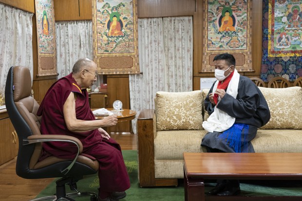 སྲིད་སྐྱོང་སྤེན་པ་ཚེ་རིང་མཆོག་གིས་༸གོང་ས་༸སྐྱབས་མགོན་ཆེན་པོ་མཆོག་ལ་དམིགས་བསལ་མཇལ་ཁ་ཞུས་འདུག སྲིད་སྐྱོང་སྤེན་པ་ཚེ་རིང་མཆོག་གིས་༸གོང་ས་༸སྐྱབས་མགོན་ཆེན་པོ་མཆོག་ལ་དམིགས་བསལ་མཇལ་ཁ་ཞུས་འདུག