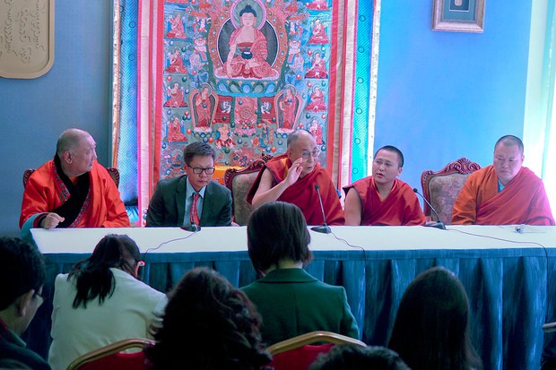 ༧གོང་ས་མཆོག་སོག་ཡུལ་ནས་ཆིབས་ཐོན་སྐབས་གསར་འགོད་པ་དང་མཇལ་བ། ༢༠༡༦།༡༡།༢༣