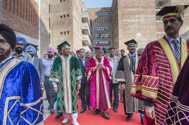 ༧གོང་ས་མཆོག་གིས་རྒྱ་གར་Punjabམངའ་སྡེ་ནང་མཛད་འཕྲིན་སྐྱོང་བཞིན་པ། ༢༠༡༥།༡༡།༡༤