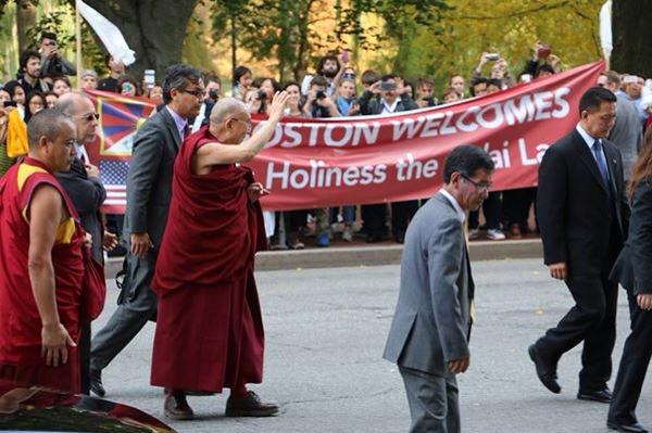 ༧གོང་ས་མཆོག་ཨ་རིའི་བྷོ་སུ་ཀྲོན་ལ་ཞབས་སོར་འཁོད་སྐབས། ༢༠༡༤།༡༠།༢༩ ༧གོང་ས་མཆོག་ཨ་རིའི་བྷོ་སུ་ཀྲོན་ལ་ཞབས་སོར་འཁོད་སྐབས། ༢༠༡༤།༡༠།༢༩