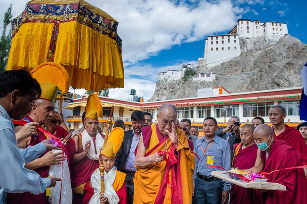 ༧གོང་ས་མཆོག་གིས་ལ་དྭགས་ཀྱི་ཕར་ཕྱིན་དབྱར་ཆོས་ཆེན་མོ་དབུ་འབྱེད་གནང་སྐབས། ༢༠༡༥།༧།༢༩ ༧གོང་ས་མཆོག་གིས་ལ་དྭགས་ཀྱི་ཕར་ཕྱིན་དབྱར་ཆོས་ཆེན་མོ་དབུ་འབྱེད་གནང་སྐབས། ༢༠༡༥།༧།༢༩