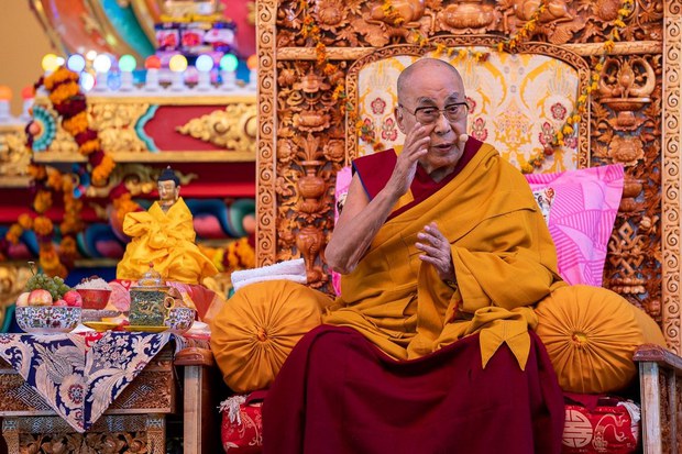 ༸གོང་ས་མཆོག་གིས་ལ་དྭགས་གྲོགས་པོ་རྣམས་དང་ཉིན་གཅིག་ལྷ་སར་ཞལ་འཛོམས་འབྱུང་རྒྱུའི་གོ་སྐབས་བྱུང་ངེས་ཡིན་པ་བཀའ་སྩལ་སོང་། ༸གོང་ས་མཆོག་གིས་ལ་དྭགས་གྲོགས་པོ་རྣམས་དང་ཉིན་གཅིག་ལྷ་སར་ཞལ་འཛོམས་འབྱུང་རྒྱུའི་གོ་སྐབས་བྱུང་ངེས་ཡིན་པ་བཀའ་སྩལ་སོང་།
