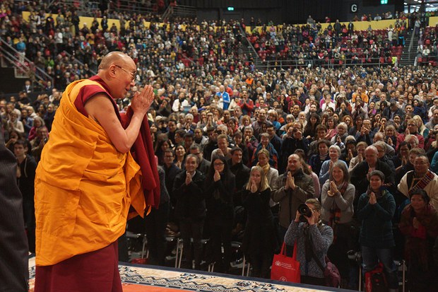 ༧གོང་ས་མཆོག་གིས་སུས་སི་ནང་མཛད་འཕྲིན་སྐྱོང་བཞིན་པ། ༢༠༡༥།༢།༧