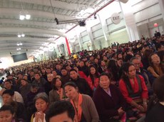 ༧གོང་ས་མཆོག་གིས་ནེའུ་ཡོག་ནས་བོད་མི་ཚོར་བཀའ་སློབ་གནང་བཞིན་པའི་སྐབས། ༢༠༡༤།༡༡།༥