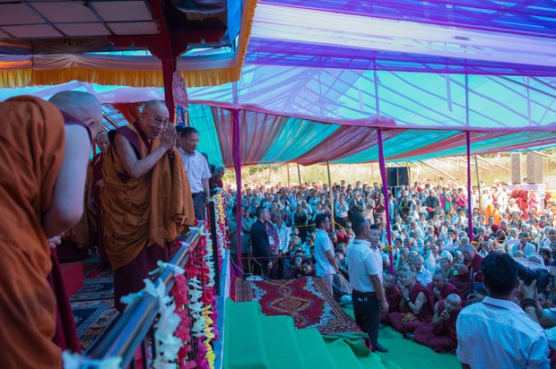 ༧གོང་ས་མཆོག་གིས་མཚོ་པདྨར་ཆོས་འབྲེལ་གནང་བཞིན་པ། ༢༠༡༦།༧།༡༣