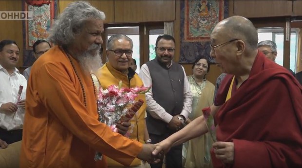 ༧གོང་ས་སྐྱབས་མགོན་ཆེན་པོ་མཆོག་གིས་རྒྱ་གར་གྲོས་ཚོགས་ཀྱིས་གཞུང་འབྲེལ་སྐད་ཡིག་ཐོག་ཆེད་བཙུགས་གྲོས་ཚོགས་ཀྱི་ཚོགས་ཆུང་ལ་མཇལ་ཁ་གནང་སྐབས། ༢༠༡༨།༥།༡༤ ༧གོང་ས་སྐྱབས་མགོན་ཆེན་པོ་མཆོག་གིས་རྒྱ་གར་གྲོས་ཚོགས་ཀྱིས་གཞུང་འབྲེལ་སྐད་ཡིག་ཐོག་ཆེད་བཙུགས་གྲོས་ཚོགས་ཀྱི་ཚོགས་ཆུང་ལ་མཇལ་ཁ་གནང་སྐབས། ༢༠༡༨།༥།༡༤
