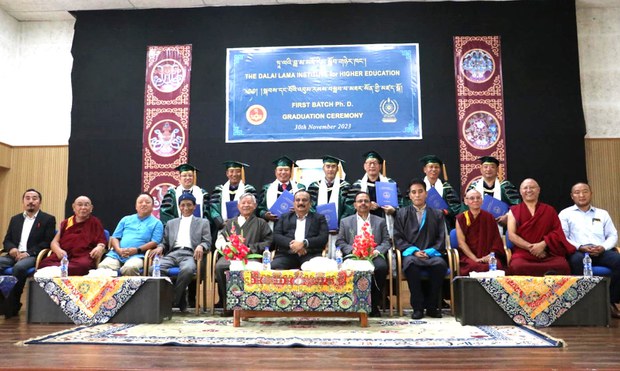 ཏཱ་ལའི་བླ་མ་མཐོ་རིམ་སློབ་གཉེར་ཁང་གི་སྐབས་དང་པོའི་འབུམ་རམས་པའི་བསླབ་པ་མཐར་སོན་མཁན་བདུན་བྱུང་འདུག ཏཱ་ལའི་བླ་མ་མཐོ་རིམ་སློབ་གཉེར་ཁང་གི་སྐབས་དང་པོའི་འབུམ་རམས་པའི་བསླབ་པ་མཐར་སོན་མཁན་བདུན་བྱུང་འདུག