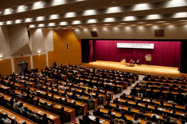 ༧གོང་ས་མཆོག་གིས་ཉི་ཧོང་གི་རྒྱལ་ས་Tokyoནང་གི་སྨན་པའི་ལྷན་ཚོགས་བཀའ་སློབ་གནང་སྐབས། ༢༠༡༥།༤།༤ ༧གོང་ས་མཆོག་གིས་ཉི་ཧོང་གི་རྒྱལ་ས་Tokyoནང་གི་སྨན་པའི་ལྷན་ཚོགས་བཀའ་སློབ་གནང་སྐབས། ༢༠༡༥།༤།༤