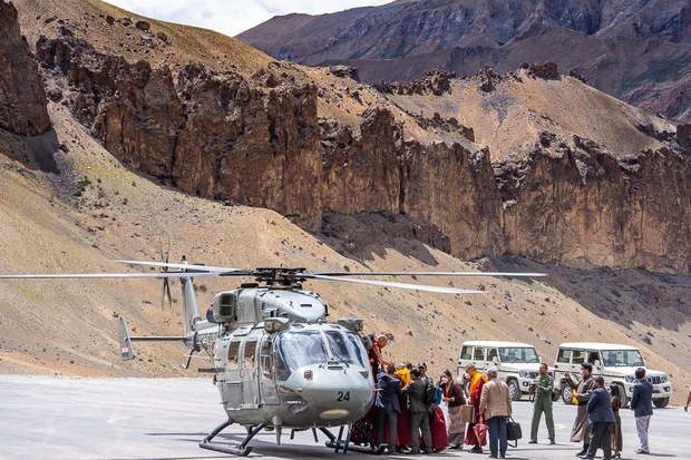 སྤྱི་ནོར་༧གོང་ས་མཆོག་ལ་དྭགས་ལིང་ཤེད་ཡུལ་དུ་ཆིབས་བསྒྱུར་བསྐྱངས་ནས་ཆོས་འབྲེལ་མཛད་འདུག