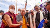 ༸གོང་ས་མཆོག་ལ་དྭགས་ཁ་ཆེའི་ཕྱག་འཚལ་ཁང་དུ་ཆིབས་བསྒྱུར་གྱིས་ཆོས་ལུགས་མཐུན་འབྲེལ་ཐོག་བཀའ་སྩལ་བ།