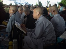 ཕྱིའི་དད་ལྡན་ཆོས་ཞུ་བ།
