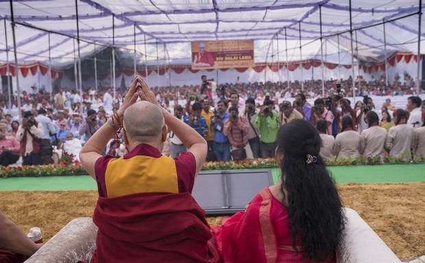 ༧གོང་ས་མཆོག་རྒྱ་གར་གྱི་(Meerut)་གྲོང་ཁྱེར་ནང་གི་(DAV)་སློབ་གྲྭ་ཆེན་མོའི་ནང་། ༢༠༡༧།༡༠།༡༦