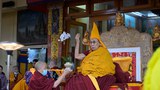 སྟོད་པ་སྐྱིད་སྡུག་དང་སྤུ་ཧྲེང་མི་མང་གིས་མཉམ་དུ་༧གོང་ས་མཆོག་ལ་བརྟན་བཞུགས་བསྟར་འབུལ་ཞུ་གཏན་འཁེལ་འདུག