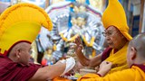 ༸གོང་ས་མཆོག་གིས་༸སྐུའི་འཕྲོད་བཞེས་ཧ་ཅང་ཡག་པོ་ཡོད་པ་དང་། འབྱུང་འགྱུར་ཀྱང་མི་ལོ་བཅོ་ལྔ་ཉི་ཤུའི་རིང་བཞུགས་རྒྱུའི་ཞལ་བཞེས་བཀའ་དྲིན་བསྐྱངས་པ།
