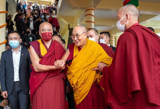 ༸གོང་ས་མཆོག་གིས་འཛམ་གླིང་གི་ཚོང་གཉེར་ཕྱུག་བདག་༩༠ལྷག་ལ་མཇལ་ཁ་དང་བྱམས་སྙིང་རྗེ་གལ་ཆེན་ཡིན་པའི་སྐོར་བཀའ་སྩལ་བ།