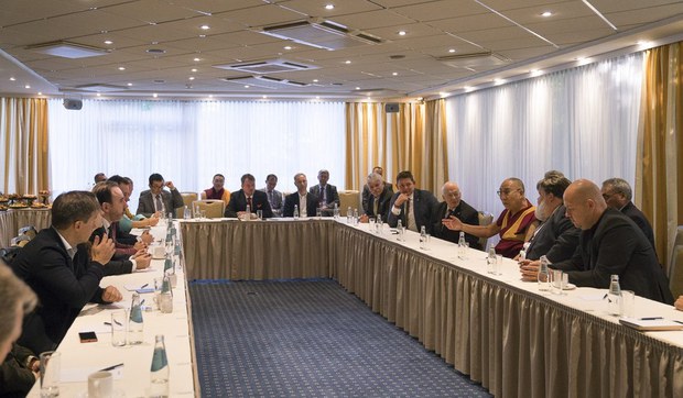 ༧གོང་ས་མཆོག་གིས་ལ་ཐི་ཝུ་ཡ་དང་དེ་མིན་གྱི་གྲོས་ཚོགས་འཐུས་མི་ཁག་གཅིག་དང་མཇལ་འཕྲད། ༢༠༡༧།༩།༢༤