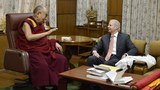 ཨ་རིའི་གཞུང་ཚབ་ཆེན་མོ་སྐུ་ཞབས་ ཀེ་ནིཏ་ཇཱསྀ་ཊར་(Kenneth Juster)མཆོག་གིས་༧གོང་ས་མཆོག་དང་མཇལ་བཅར་སྐབས། ༢༠༡༨།༥།༤