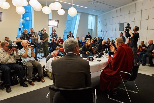 ༧གོང་ས་མཆོག་Denmarkནས་གསར་འགོད་པ་དང་མཇལ་འཕྲད། ༢༠༡༥།༢།༡༡