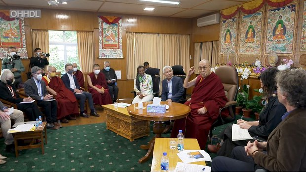 འཛམ་གླིང་གི་དཀའ་ངལ་མང་དག་ཅིག་དབྱེ་འབྱེད་ཀྱི་བསམ་བློ་ཆེ་དྲགས་པའི་རྐྱེན་གྱིས་ཡོང་གི་ཡོད། ༧གོང་ས་མཆོག་གིས།