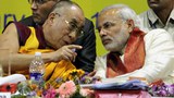 ༧གོང་ས་སྐྱབས་མགོན་ཆེན་པོ་མཆོག་དང་སྐུ་ཞབས་མོ་དྷི་(Narendra་Modi)་རྣམ་གཉིས། ༢༠༡༠།༠༡།༡༥