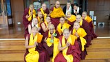 ༸གོང་ས་མཆོག་གིས་སྔགས་རམས་དགེ་བཤེས་མ་ ༡༠ ལ་མཇལ་ཁ་བསྩལ་བ།