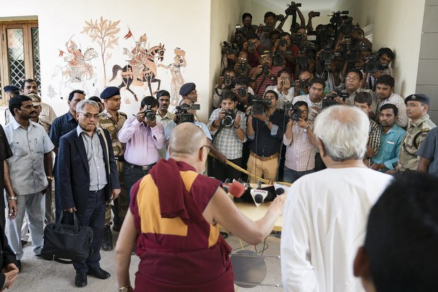 ༧གོང་ས་མཆོག་དང་རྒྱ་གར་གྱི་ཨོ་ཌི་ས་(Odisha)་མངའ་སྡེའི་སྤྱི་ཁྱབ་བློན་ཆེན་མཆོག་རྣམ་གཉིས་ཀྱིས་གསར་འགོད་ལྷན་འཛོམས་སར། ༢༠༡༧།༡༡།༢༠ ༧གོང་ས་མཆོག་དང་རྒྱ་གར་གྱི་ཨོ་ཌི་ས་(Odisha)་མངའ་སྡེའི་སྤྱི་ཁྱབ་བློན་ཆེན་མཆོག་རྣམ་གཉིས་ཀྱིས་གསར་འགོད་ལྷན་འཛོམས་སར། ༢༠༡༧།༡༡།༢༠