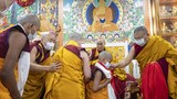 ༧གོང་ས་མཆོག་གིས་དགེ་ཚུལ་ཕོ་མོ་༧༠བརྒལ་བར་དགེ་ཚུལ་གྱི་སྡོམ་པ་སྩལ་ཏེ། སངས་རྒྱས་ཀྱི་བསྟན་པ་འཛིན་སྐྱོང་གནང་དགོས་པའི་བཀའ་ཕེབས་ཡོད་པ།