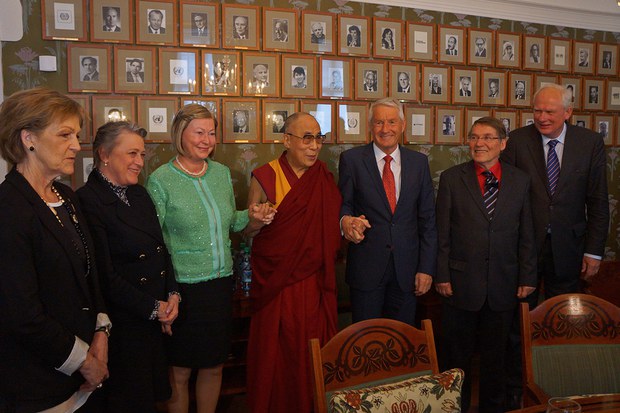 ༧གོང་ས་མཆོག་ནོ་བེལ་ཞི་བདེའི་གཟེངས་རྟགས་ཚོགས་ཆུང་གི་ཚོགས་མི་རྣམ་པ་དང་ལྷན་བཞུགས། ༢༠༡༤།༥།༨ ༧གོང་ས་མཆོག་ནོ་བེལ་ཞི་བདེའི་གཟེངས་རྟགས་ཚོགས་ཆུང་གི་ཚོགས་མི་རྣམ་པ་དང་ལྷན་བཞུགས། ༢༠༡༤།༥།༨