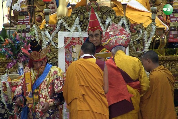 གཞིས་བྱེས་འཕན་པོ་དང་པདྨ་བཀོད་ཀྱི་སེར་སྐྱ་མི་མང་གིས་༧གོང་ས་མཆོག་ལ་བརྟན་བཞུགས་སྐབས། ༢༠༡༦།༡༡།༢ གཞིས་བྱེས་འཕན་པོ་དང་པདྨ་བཀོད་ཀྱི་སེར་སྐྱ་མི་མང་གིས་༧གོང་ས་མཆོག་ལ་བརྟན་བཞུགས་སྐབས། ༢༠༡༦།༡༡།༢
