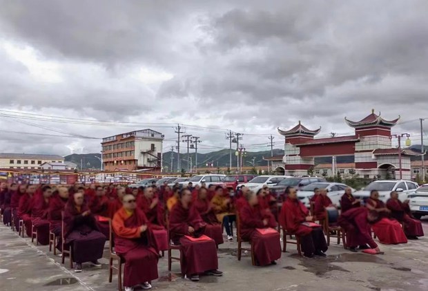 རྒྱ་ནག་གཞུང་གིས་མགོ་ལོག་ཁུལ་གྱི་དགོན་སྡེ་ཁག་ཏུ་བོད་བརྒྱུད་ནང་བསྟན་གྱི་བླ་སྤྲུལ་ཡང་སྲིད་དེ་རྒྱ་ནག་གཞུང་གི་ཐག་གཅོད་ལ་ངོས་ལེན་དགོས་པའི་དྲིལ་བསྒྲགས་ཚོགས་འདུ་ཚོགས་བཞིན་ཡོད་འདུག རྒྱ་ནག་གཞུང་གིས་མགོ་ལོག་ཁུལ་གྱི་དགོན་སྡེ་ཁག་ཏུ་བོད་བརྒྱུད་ནང་བསྟན་གྱི་བླ་སྤྲུལ་ཡང་སྲིད་དེ་རྒྱ་ནག་གཞུང་གི་ཐག་གཅོད་ལ་ངོས་ལེན་དགོས་པའི་དྲིལ་བསྒྲགས་ཚོགས་འདུ་ཚོགས་བཞིན་ཡོད་འདུག