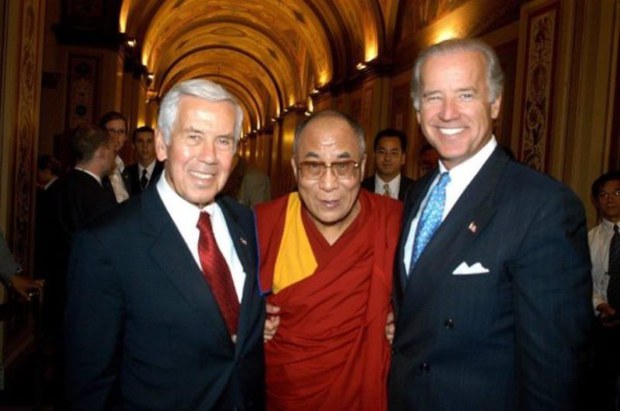 ཨ་མི་རི་ཀའི་གྲོས་ཚོགས་གོང་མའི་འཐུས་མི་སྐུ་ཞབས་(Richard Lugar)མཆོག་དང་༧གོང་ས་མཆོག ཨ་རིའི་སྲིད་འཛིན་གཞོན་པ་ཟུར་པ་བཅས། ༢༠༠༣