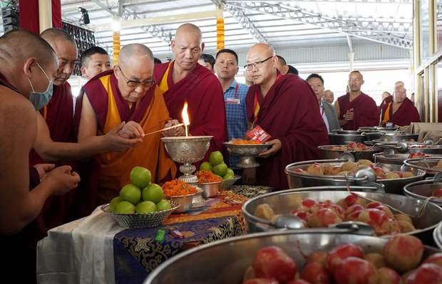 ༧གོང་ས་སྐྱབས་མགོན་ཆེན་པོ་མཆོག་གིས་འབྲས་སྤུངས་བློ་གསལ་གླིང་དུ་རྗེ་ཚེ་འཛིན་མའི་ཚེ་དབང་བསྩལ་སྐབས། ༢༠༡༩།༡༢།༡༦