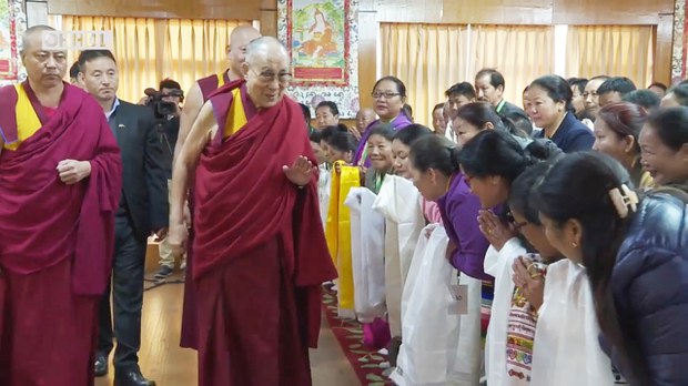 སྤྱི་ནོར་༧གོང་ས་སྐྱབས་མགོན་ཆེན་པོ་མཆོག་གིས་སཾ་བྷོ་ཊ་སློབ་ཚོགས་ཀྱི་དགེ་ལས་ཁག་གཅིག་དང་མཇལ་མོལ་སྐབས། ༢༠༡༩།༡༠།༡༨ 