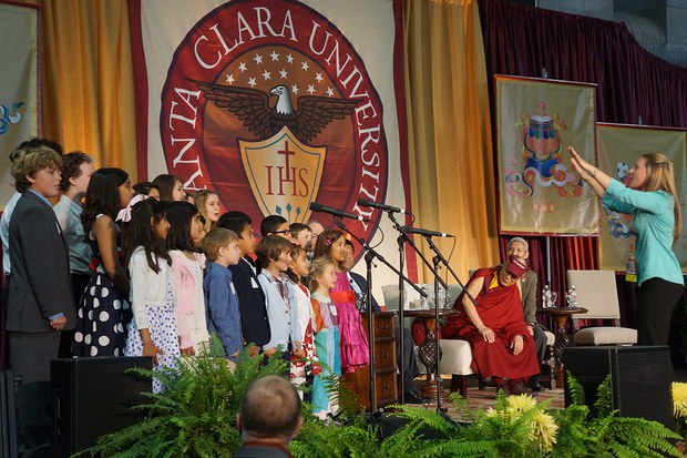 ༧གོང་ས་མཆོག་ཨ་མི་རི་ཀའི་Santa Claraསློབ་གྲྭ་ཆེན་མོར། ༢༠༡༤།༢།༢༤